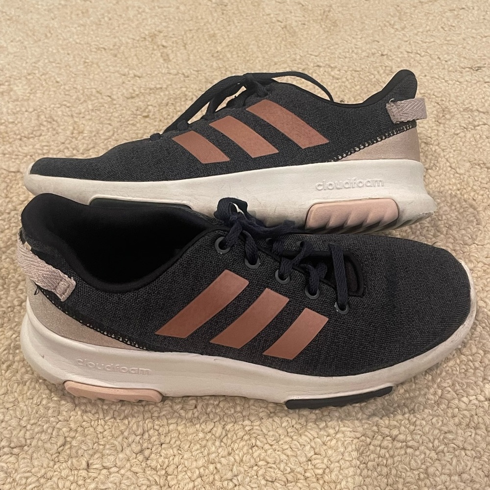 Adidas cloudfoam womens athletic shoes Sz 3